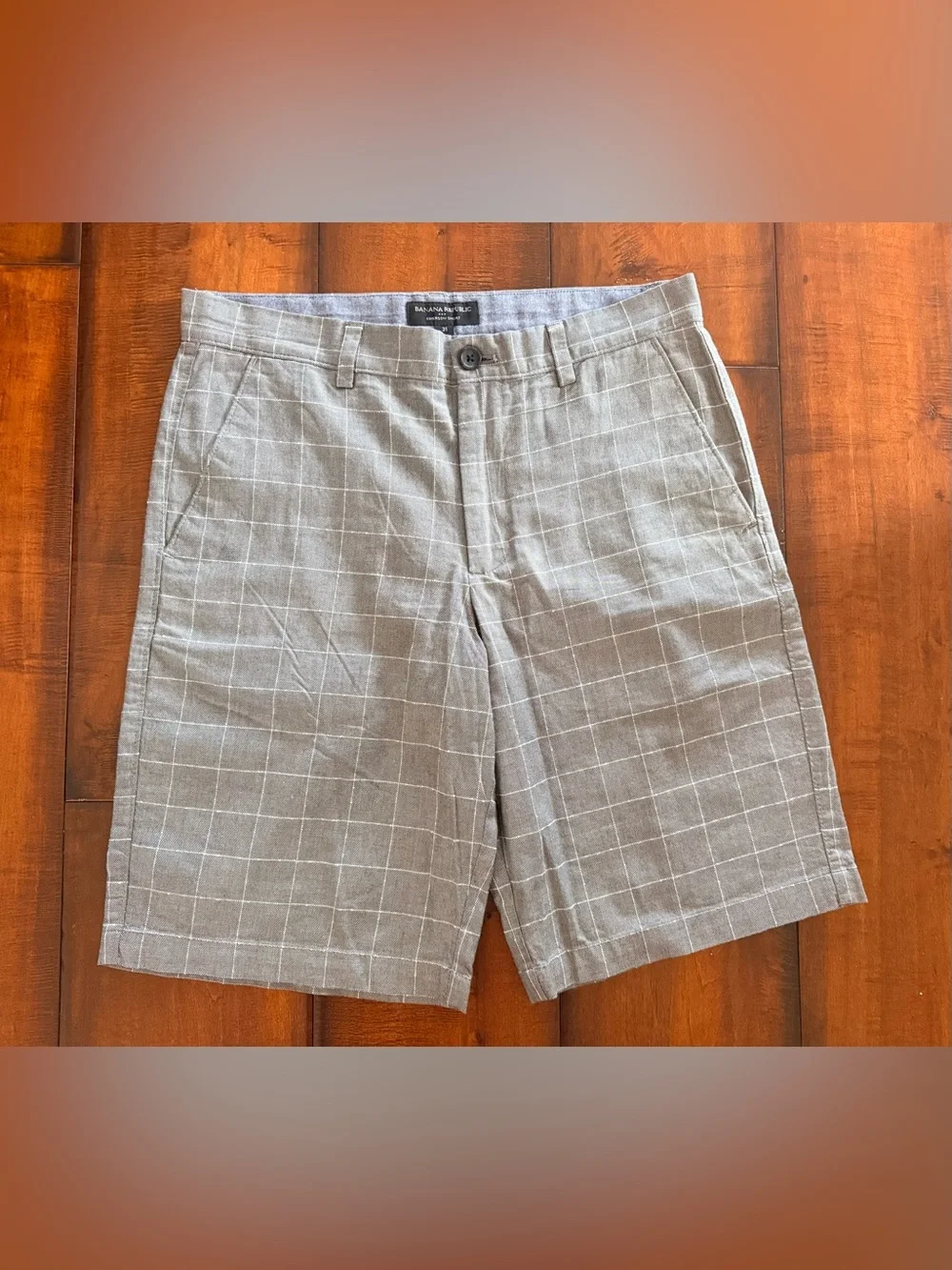 Banana Republic Men's Windowpane Linen-Blend Shorts in Light Gray